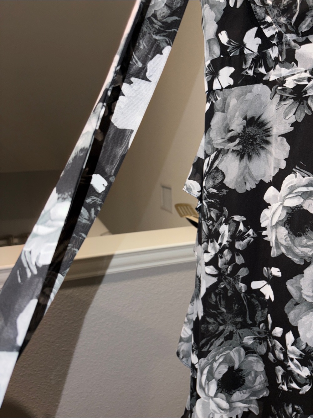 Sleeveless Black and White Floral Maxi Dress - Picture 13 of 13